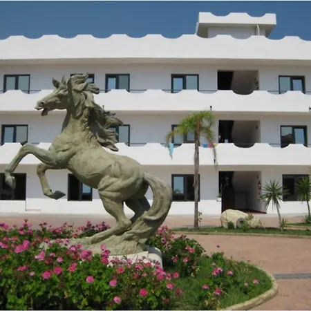 Villaggio Costa Blu מלון דירות